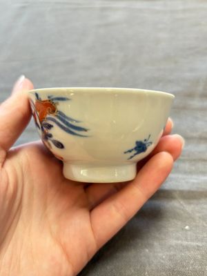 A large collection of 25 sets of Chinese blue, white and Imari-style cups and saucers, Kangxi/Qianlong — foto 26