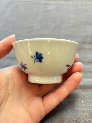 A large collection of 25 sets of Chinese blue, white and Imari-style cups and saucers, Kangxi/Qianlong — foto 27