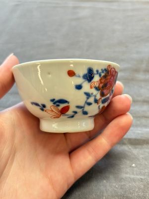 A large collection of 25 sets of Chinese blue, white and Imari-style cups and saucers, Kangxi/Qianlong — foto 28