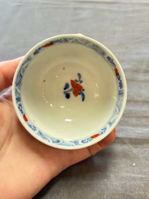 A large collection of 25 sets of Chinese blue, white and Imari-style cups and saucers, Kangxi/Qianlong — foto 29