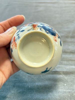 A large collection of 25 sets of Chinese blue, white and Imari-style cups and saucers, Kangxi/Qianlong — foto 30