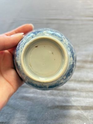 A large collection of 25 sets of Chinese blue, white and Imari-style cups and saucers, Kangxi/Qianlong — foto 38