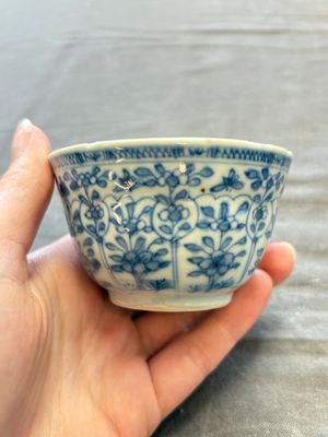A large collection of 25 sets of Chinese blue, white and Imari-style cups and saucers, Kangxi/Qianlong — foto 40