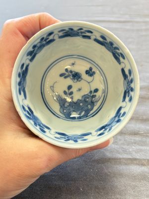 A large collection of 25 sets of Chinese blue, white and Imari-style cups and saucers, Kangxi/Qianlong — foto 43