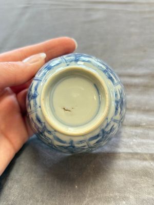 A large collection of 25 sets of Chinese blue, white and Imari-style cups and saucers, Kangxi/Qianlong — foto 44