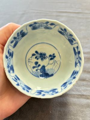 A large collection of 25 sets of Chinese blue, white and Imari-style cups and saucers, Kangxi/Qianlong — foto 49