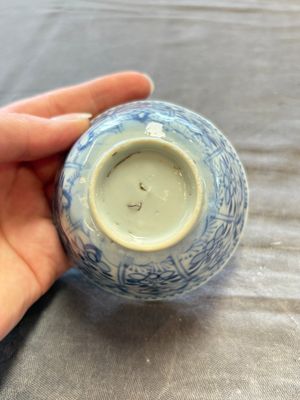 A large collection of 25 sets of Chinese blue, white and Imari-style cups and saucers, Kangxi/Qianlong — foto 50