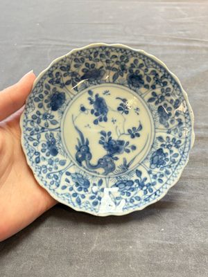 A large collection of 25 sets of Chinese blue, white and Imari-style cups and saucers, Kangxi/Qianlong — foto 5