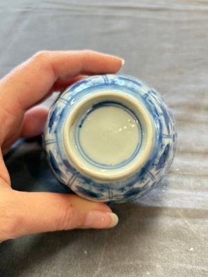 A large collection of 25 sets of Chinese blue, white and Imari-style cups and saucers, Kangxi/Qianlong — foto 56