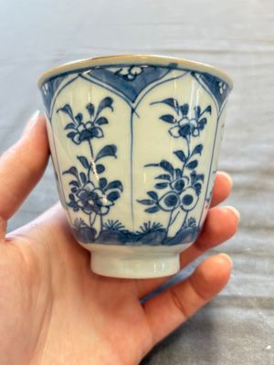 A large collection of 25 sets of Chinese blue, white and Imari-style cups and saucers, Kangxi/Qianlong — foto 60