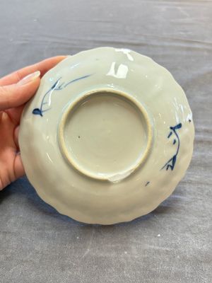 A large collection of 25 sets of Chinese blue, white and Imari-style cups and saucers, Kangxi/Qianlong — foto 6
