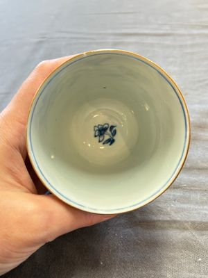A large collection of 25 sets of Chinese blue, white and Imari-style cups and saucers, Kangxi/Qianlong — foto 61