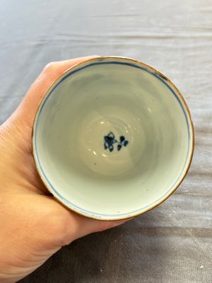 A large collection of 25 sets of Chinese blue, white and Imari-style cups and saucers, Kangxi/Qianlong — foto 67