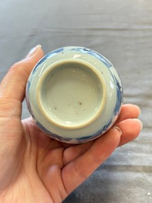 A large collection of 25 sets of Chinese blue, white and Imari-style cups and saucers, Kangxi/Qianlong — foto 68