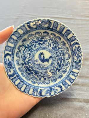 A large collection of 25 sets of Chinese blue, white and Imari-style cups and saucers, Kangxi/Qianlong — foto 73