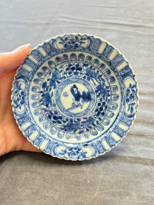 A large collection of 25 sets of Chinese blue, white and Imari-style cups and saucers, Kangxi/Qianlong — foto 79