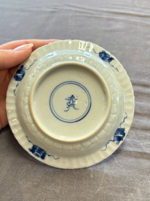 A large collection of 25 sets of Chinese blue, white and Imari-style cups and saucers, Kangxi/Qianlong — foto 80