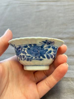 A large collection of 25 sets of Chinese blue, white and Imari-style cups and saucers, Kangxi/Qianlong — foto 81