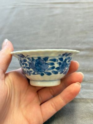 A large collection of 25 sets of Chinese blue, white and Imari-style cups and saucers, Kangxi/Qianlong — foto 83