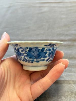 A large collection of 25 sets of Chinese blue, white and Imari-style cups and saucers, Kangxi/Qianlong — foto 84