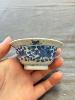 A large collection of 25 sets of Chinese blue, white and Imari-style cups and saucers, Kangxi/Qianlong — foto 87