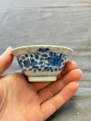 A large collection of 25 sets of Chinese blue, white and Imari-style cups and saucers, Kangxi/Qianlong — foto 88