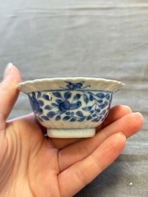 A large collection of 25 sets of Chinese blue, white and Imari-style cups and saucers, Kangxi/Qianlong — foto 89