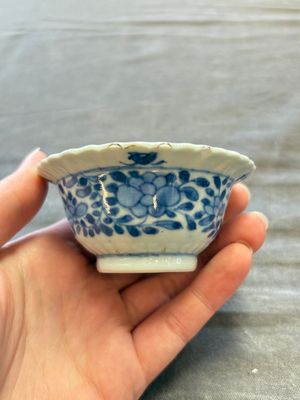 A large collection of 25 sets of Chinese blue, white and Imari-style cups and saucers, Kangxi/Qianlong — foto 95