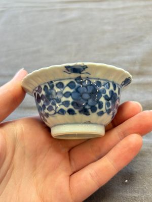 A large collection of 25 sets of Chinese blue, white and Imari-style cups and saucers, Kangxi/Qianlong — foto 99