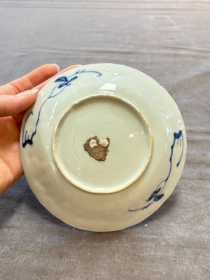A large collection of 25 sets of Chinese blue, white and Imari-style cups and saucers, Kangxi/Qianlong — foto 10
