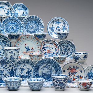 A large collection of 25 sets of Chinese blue, white and Imari-style cups and saucers, Kangxi/Qianlong — foto 5