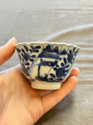 A large collection of 33 Chinese blue, white and Imari-style cups and 43 saucers, 17/19th C. — 照片 101