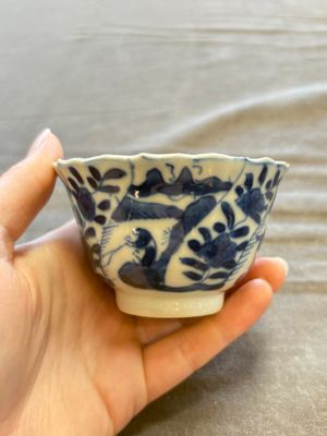 A large collection of 33 Chinese blue, white and Imari-style cups and 43 saucers, 17/19th C. — 照片 102