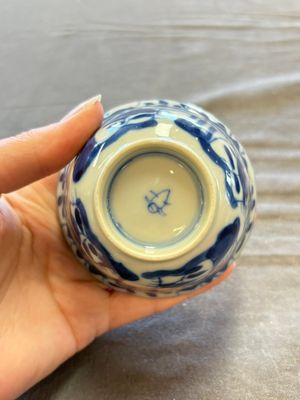 A large collection of 33 Chinese blue, white and Imari-style cups and 43 saucers, 17/19th C. — 照片 104