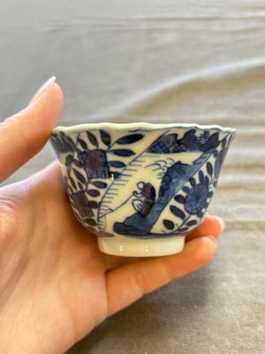 A large collection of 33 Chinese blue, white and Imari-style cups and 43 saucers, 17/19th C. — 照片 105
