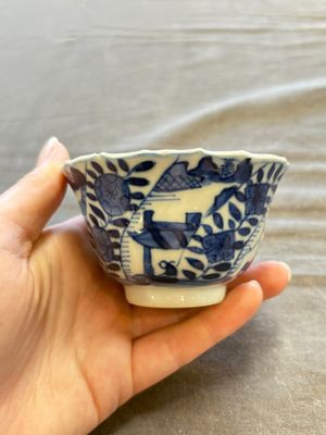 A large collection of 33 Chinese blue, white and Imari-style cups and 43 saucers, 17/19th C. — 照片 108