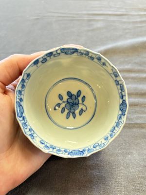 A large collection of 33 Chinese blue, white and Imari-style cups and 43 saucers, 17/19th C. — 照片 109