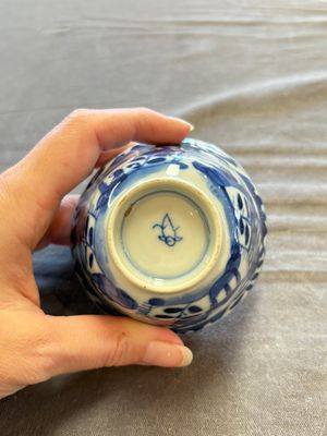 A large collection of 33 Chinese blue, white and Imari-style cups and 43 saucers, 17/19th C. — 照片 110