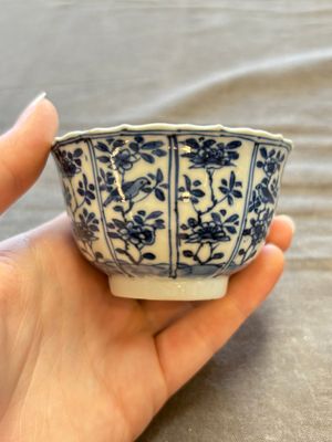 A large collection of 33 Chinese blue, white and Imari-style cups and 43 saucers, 17/19th C. — 照片 117