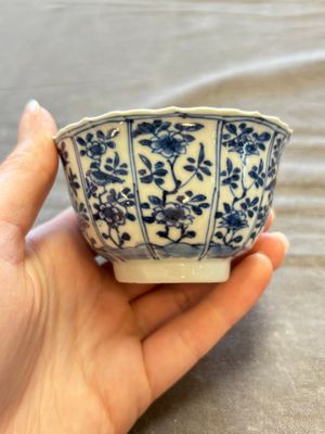 A large collection of 33 Chinese blue, white and Imari-style cups and 43 saucers, 17/19th C. — 照片 118