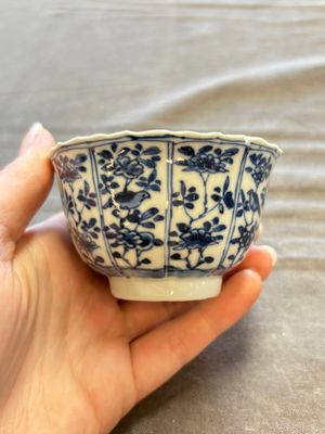 A large collection of 33 Chinese blue, white and Imari-style cups and 43 saucers, 17/19th C. — 照片 119