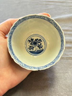 A large collection of 33 Chinese blue, white and Imari-style cups and 43 saucers, 17/19th C. — 照片 121