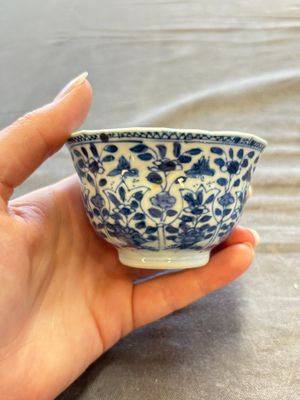 A large collection of 33 Chinese blue, white and Imari-style cups and 43 saucers, 17/19th C. — 照片 129