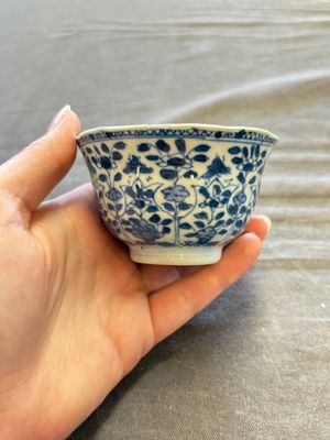 A large collection of 33 Chinese blue, white and Imari-style cups and 43 saucers, 17/19th C. — 照片 130
