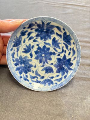 A large collection of 33 Chinese blue, white and Imari-style cups and 43 saucers, 17/19th C. — 照片 13