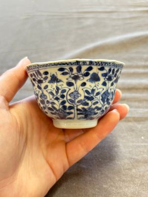 A large collection of 33 Chinese blue, white and Imari-style cups and 43 saucers, 17/19th C. — 照片 131