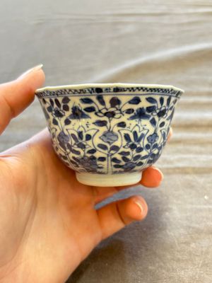 A large collection of 33 Chinese blue, white and Imari-style cups and 43 saucers, 17/19th C. — 照片 132
