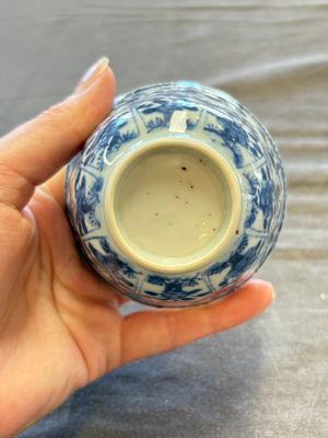 A large collection of 33 Chinese blue, white and Imari-style cups and 43 saucers, 17/19th C. — 照片 134