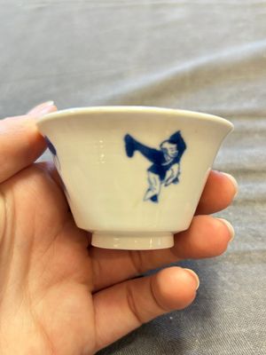 A large collection of 33 Chinese blue, white and Imari-style cups and 43 saucers, 17/19th C. — 照片 136