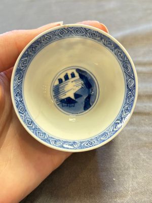 A large collection of 33 Chinese blue, white and Imari-style cups and 43 saucers, 17/19th C. — 照片 139